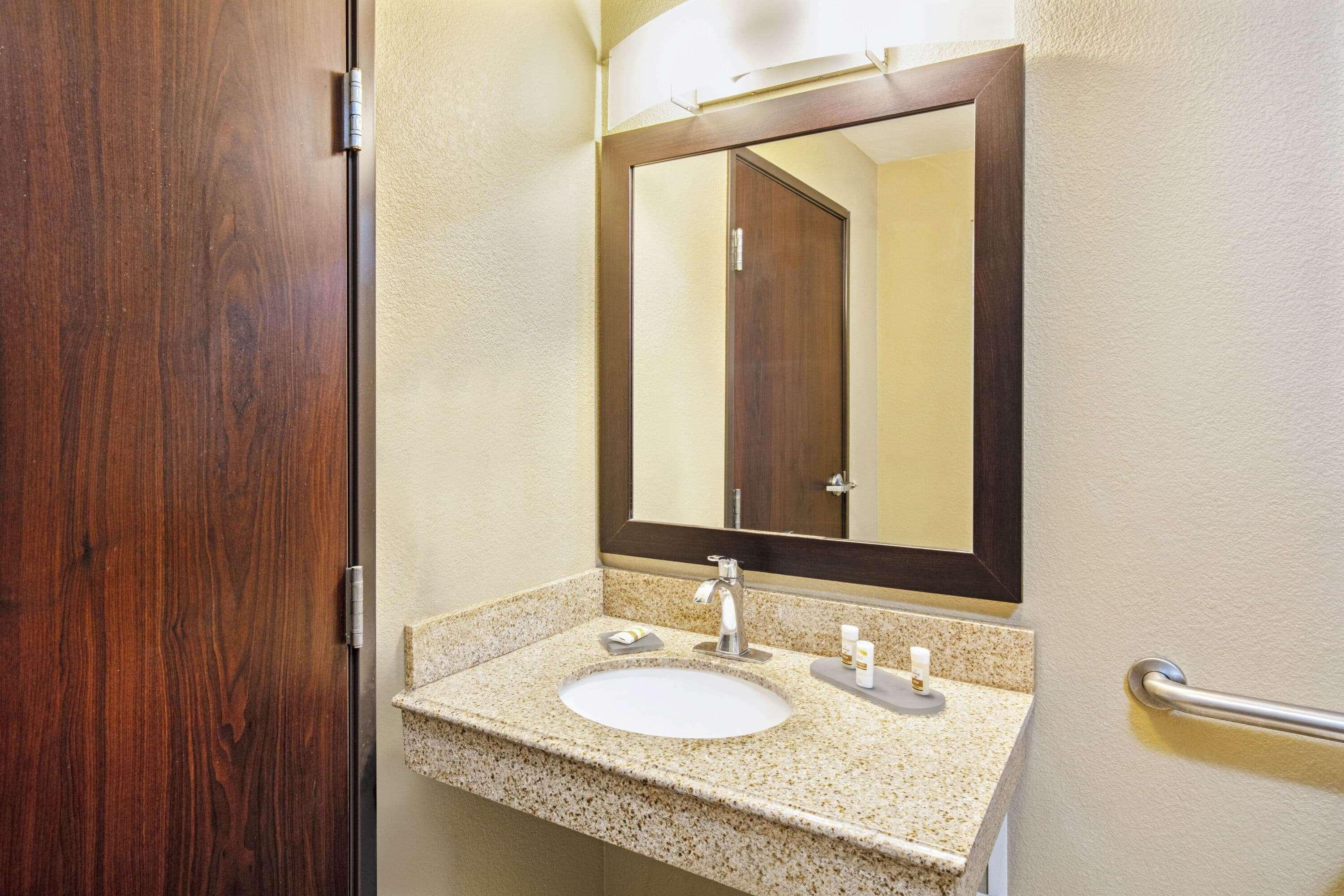 La Quinta & By Wyndham Lv Tropicana Stadium Hotel 3*