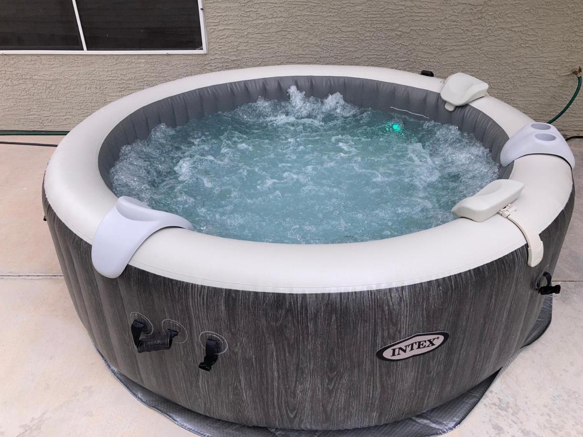 A Beautiful House With Hot Tub, Grill & Games! Holiday home Las Vegas