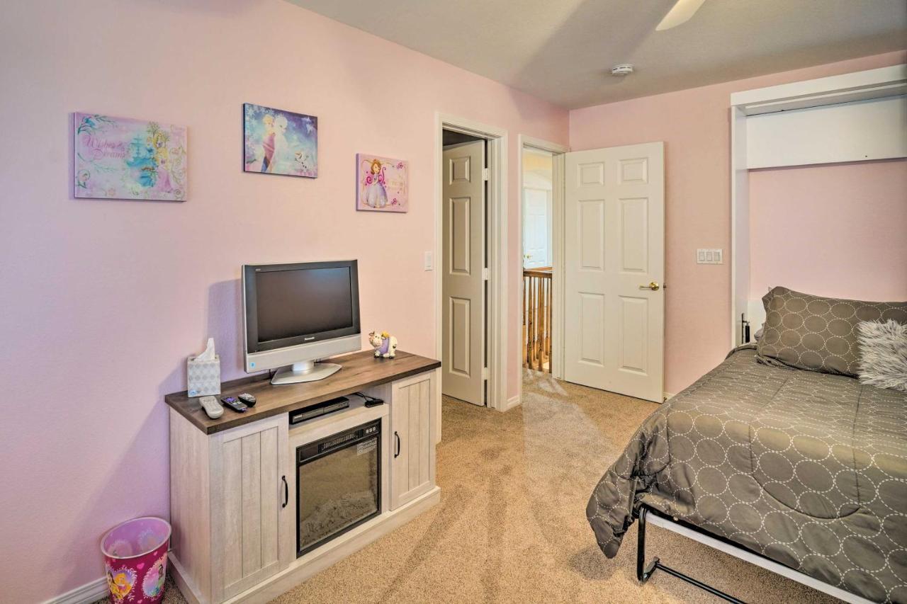 Spacious North Vegas With Yard Holiday home