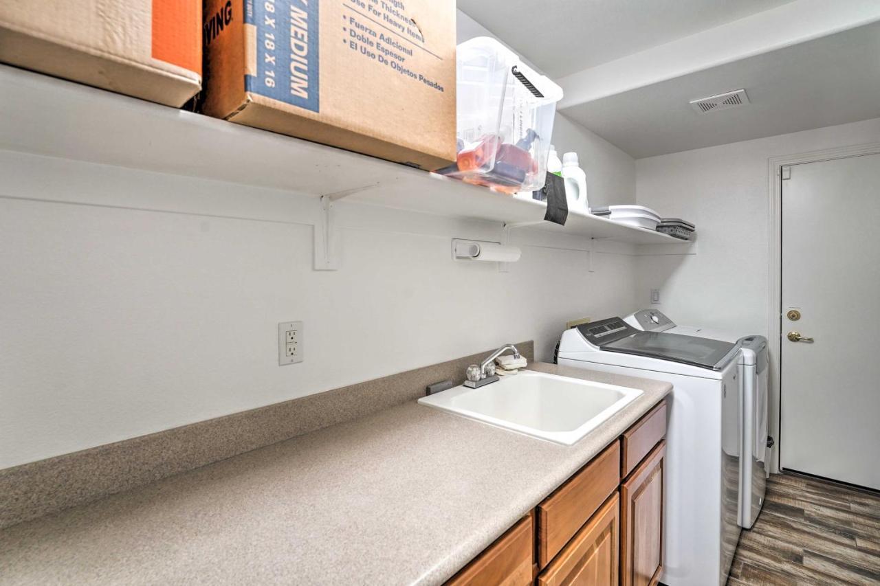 Spacious North Vegas With Yard Holiday home Las Vegas