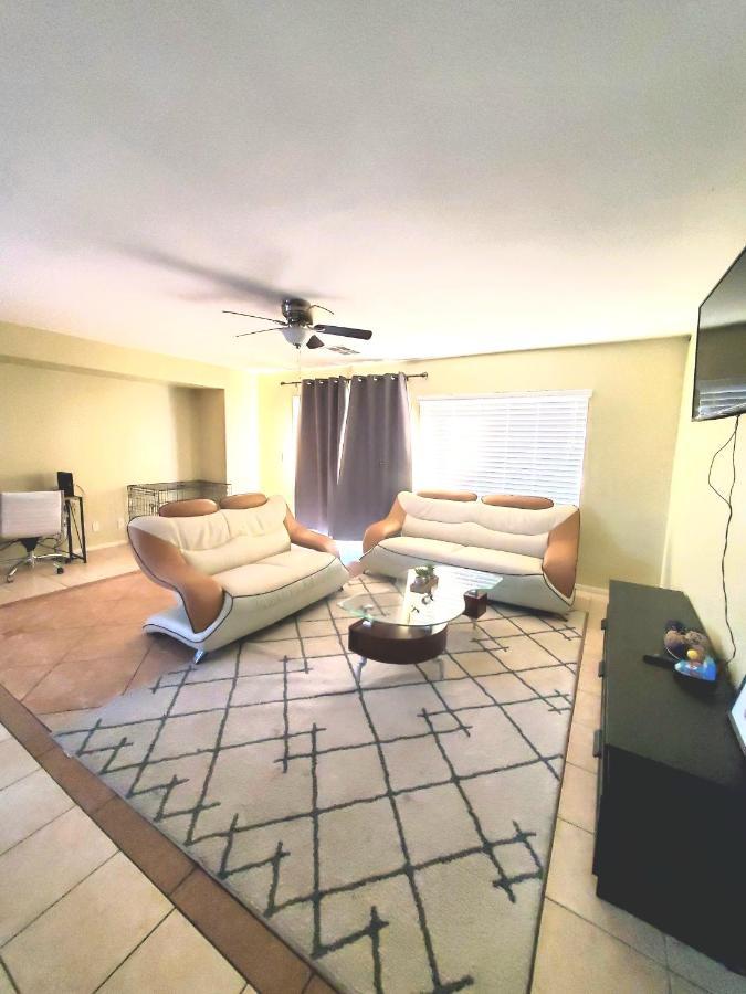 Sleeps 16, Jacuzzi, Entire Holiday home