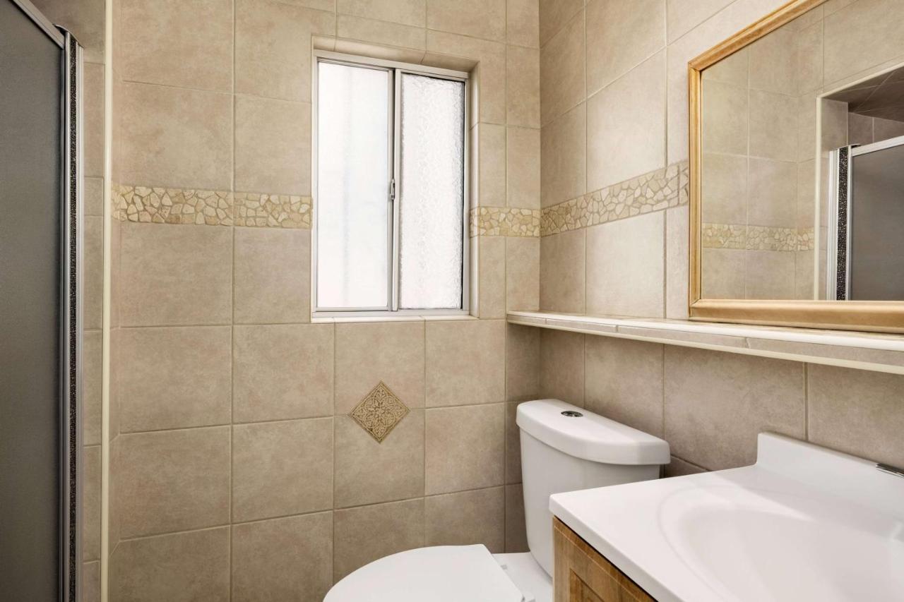 Travelodge By Wyndham Vegas 2*