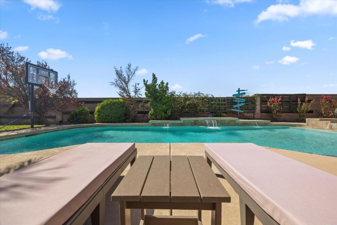Luxury With Pool And Villa