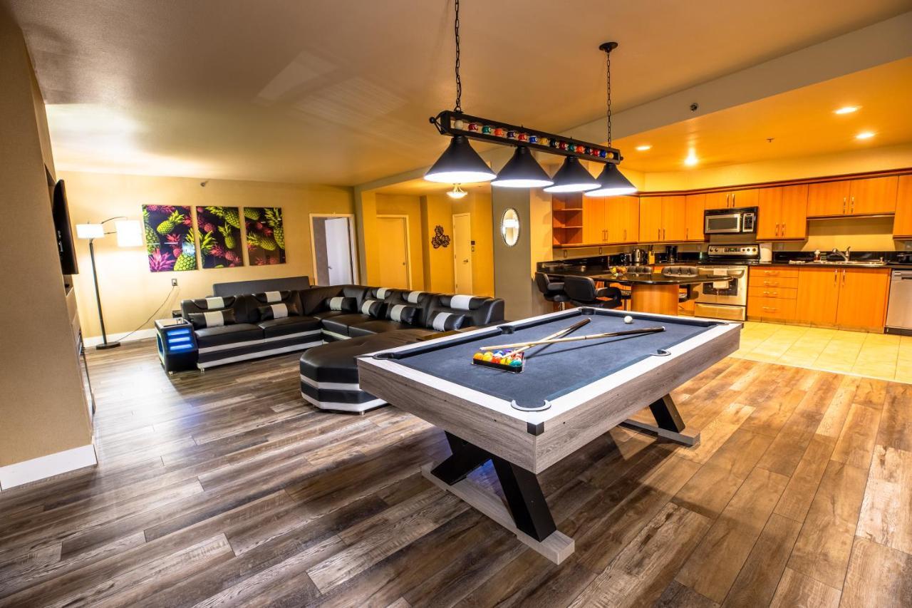 2100 Sqft Penthouse W/ Strip Views! Pool Gym Aparthotel *