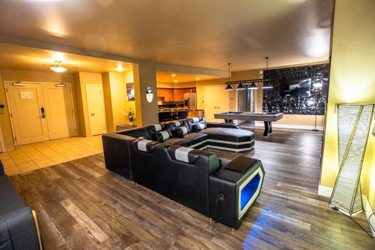 2100 Sqft Penthouse W/ Strip Views! Pool Gym Aparthotel *