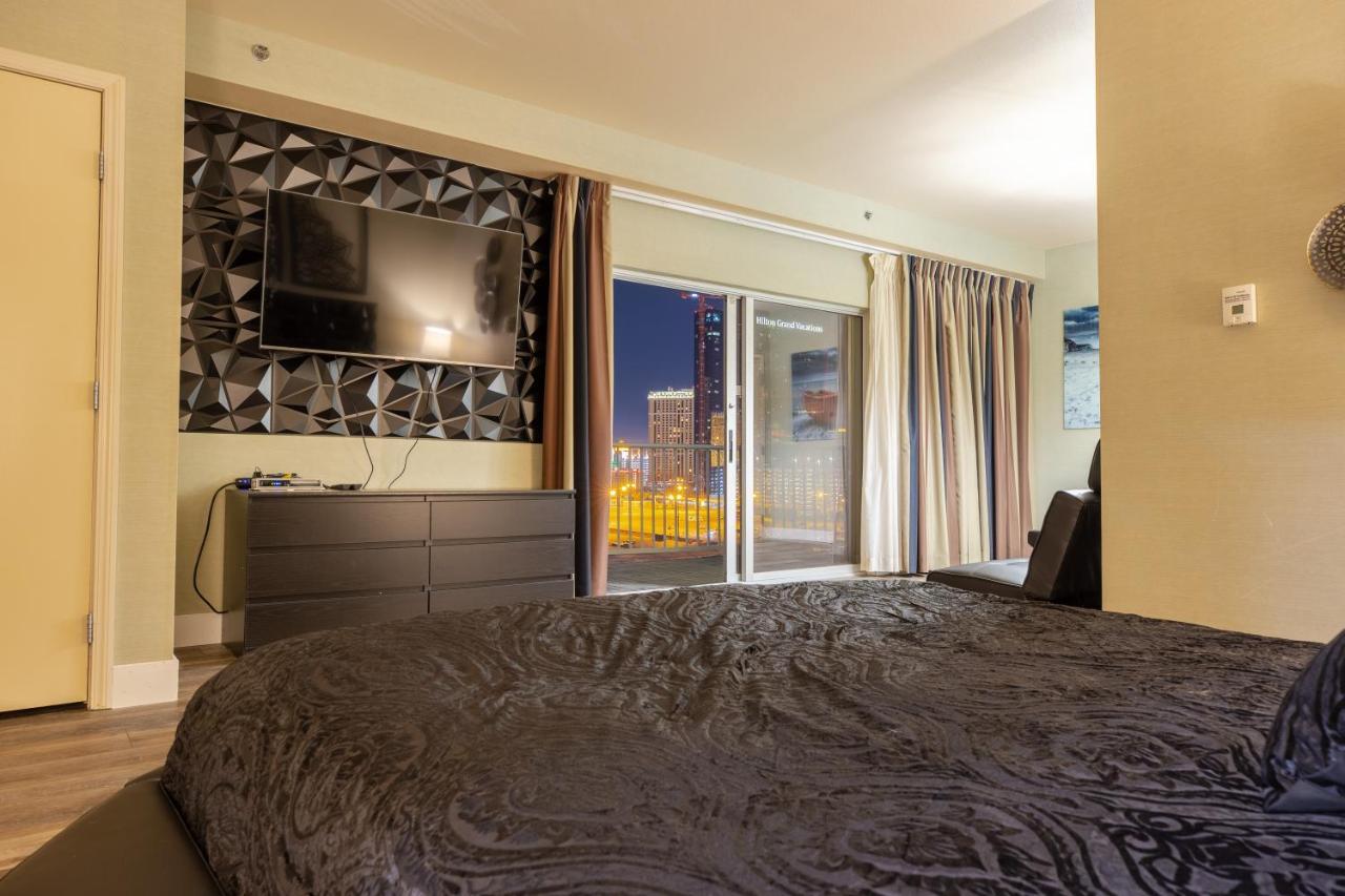 Aparthotel 2100 Sqft Penthouse W/ Strip Views! Pool Gym *