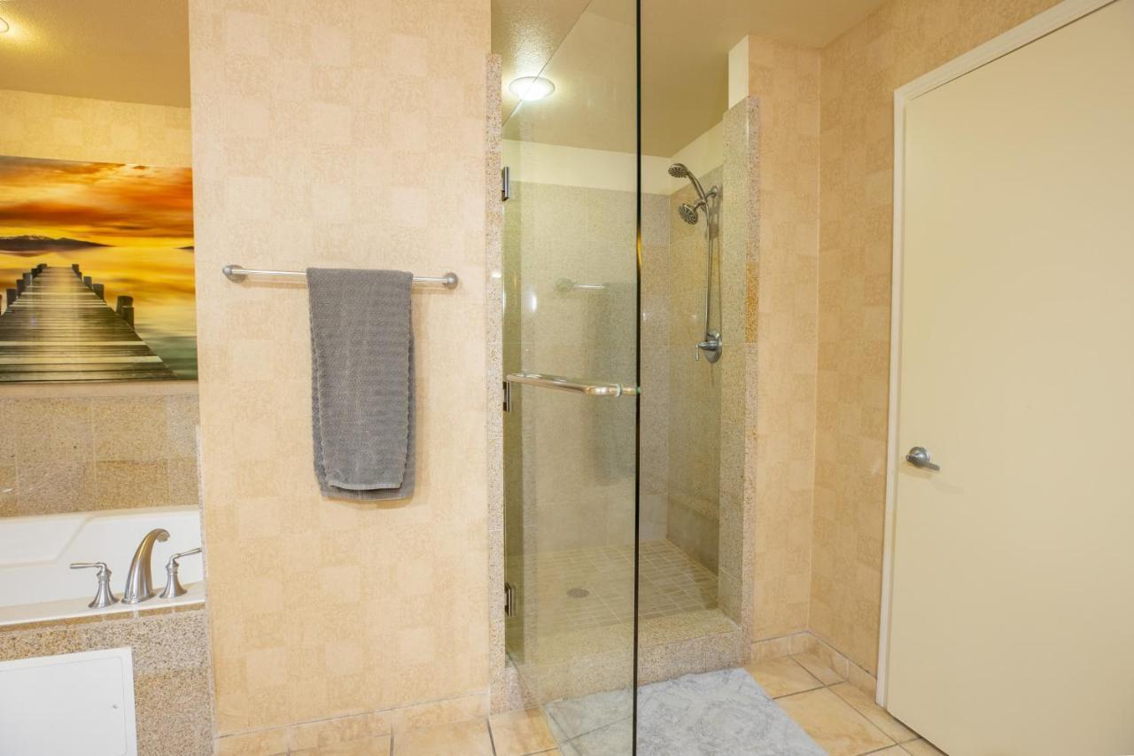 2100 Sqft Penthouse W/ Strip Views! Pool Gym Aparthotel Las Vegas