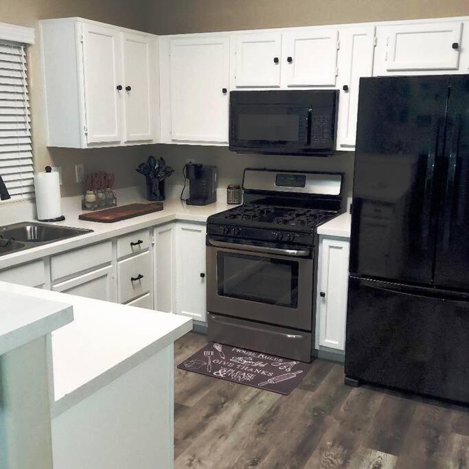 New Beautifully Remodeled In Vegas Holiday home *