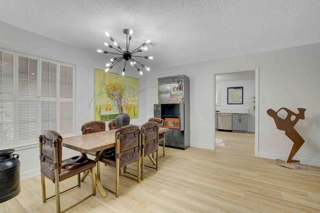 Holiday home Style 4 Bedroom House With Pool Minutes From Strip