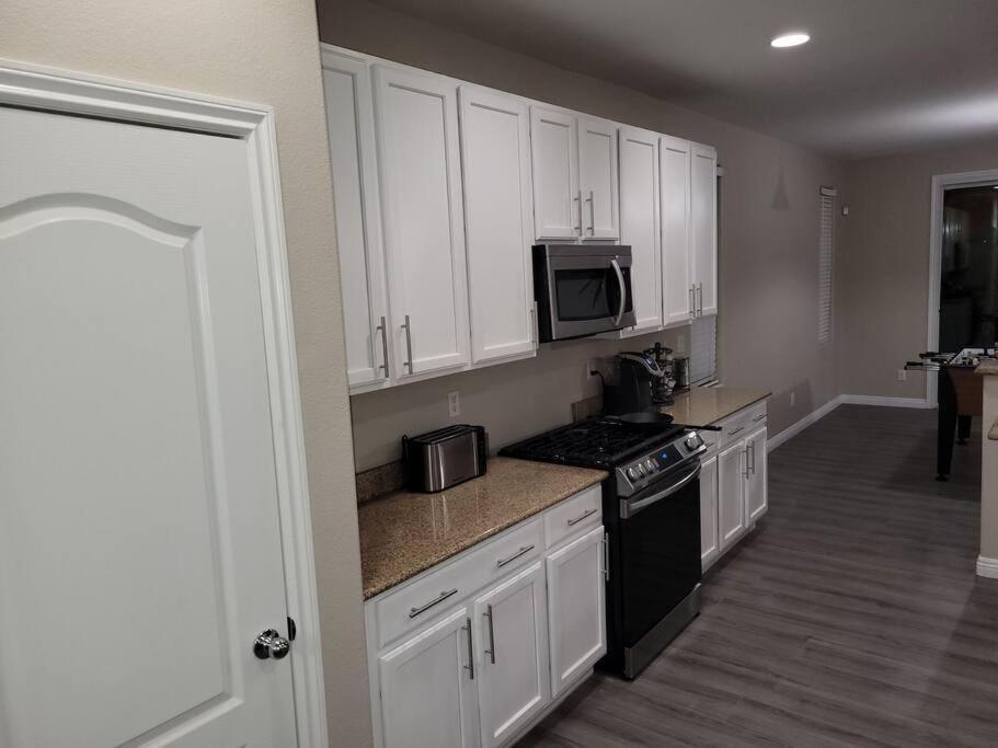 5 Bed 3.5 Baths * Las Vegas