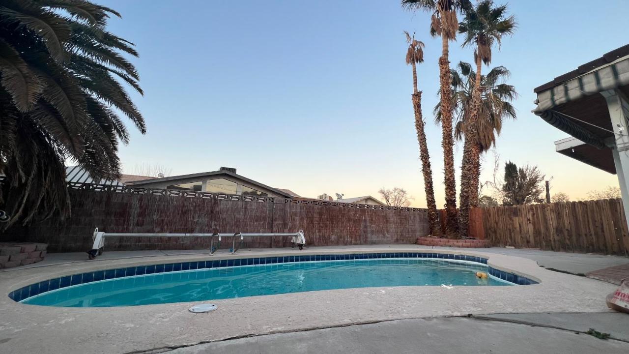 Holiday home 3 Bedroom W Swimming Pool And Billiards Table Las Vegas