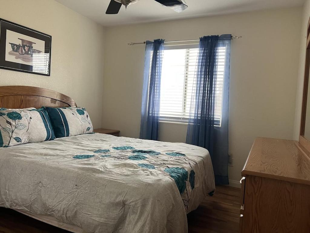 Holiday home Vic's 3 Bedroom 4beds & Pool Centrally Located!