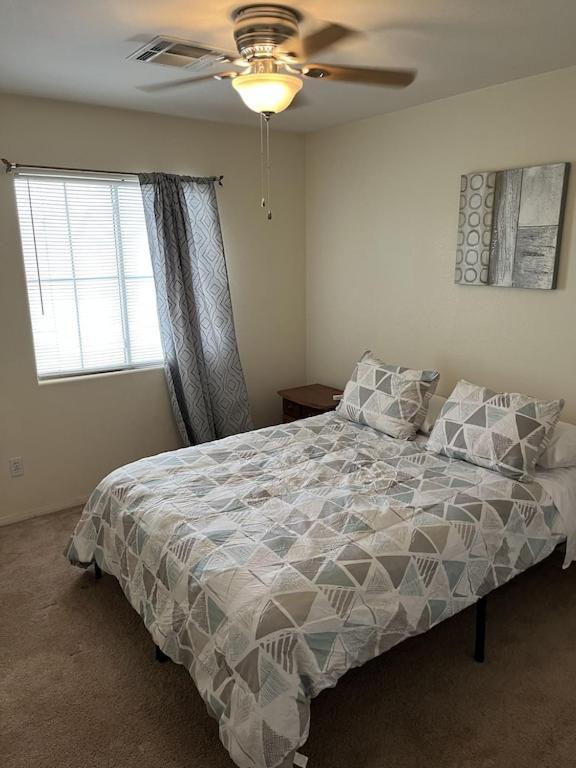Holiday home Vic's 3 Bedroom 4beds & Pool Centrally Located! Las Vegas