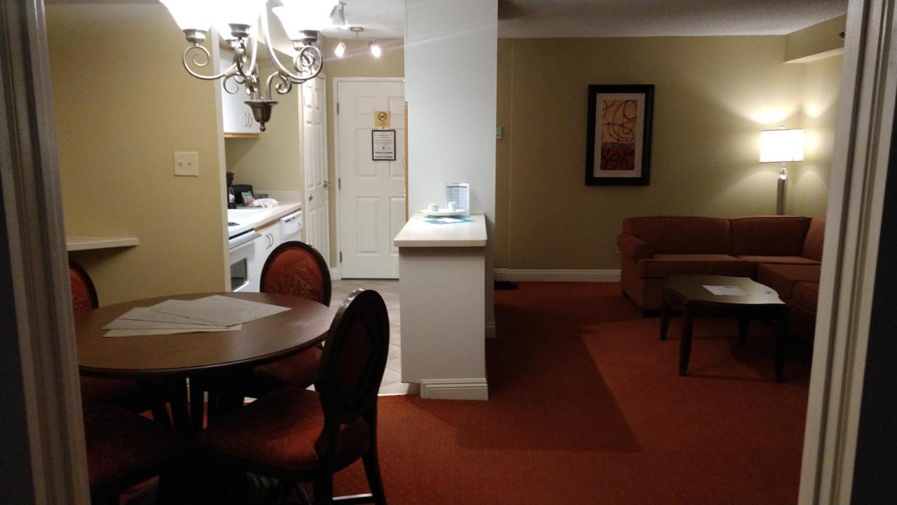Suites At Jockey Club Aparthotel 3*