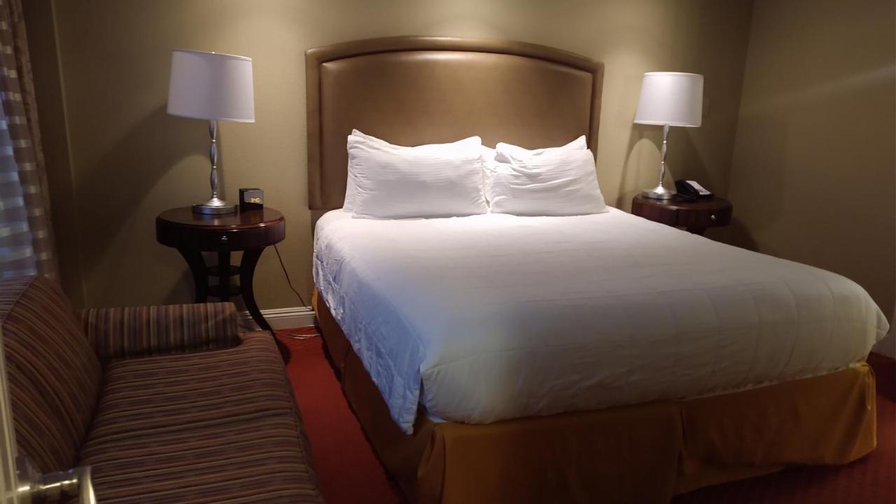 Suites At Jockey Club Aparthotel