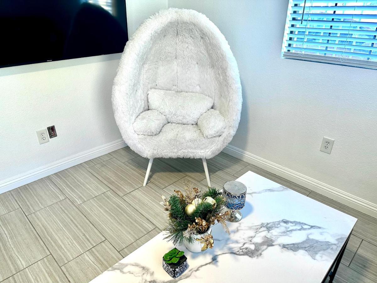 Holiday home 5 Mins To Vegas Strip, Casinos, Conventions, F1, Free Fast Wifi, 5 Roku Tvs, Massage Chair