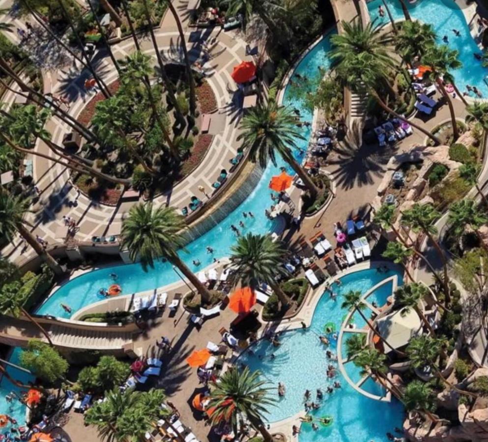 Mgm Signature Deluxe Balcony Strip View Aparthotel