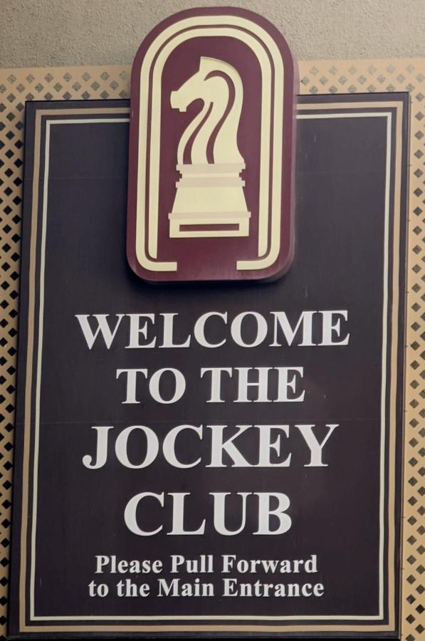 Suites At Jockey Club Aparthotel 3*
