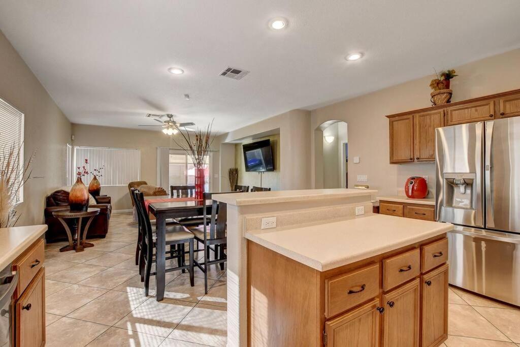 Unique Home! Pool, Jacuzzi 20 Percent Off For Longterm 420 Friendly Outside Only *
