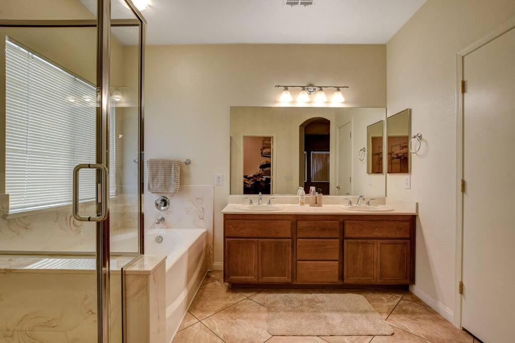 Unique Home! Pool, Jacuzzi 20 Percent Off For Longterm 420 Friendly Outside Only *