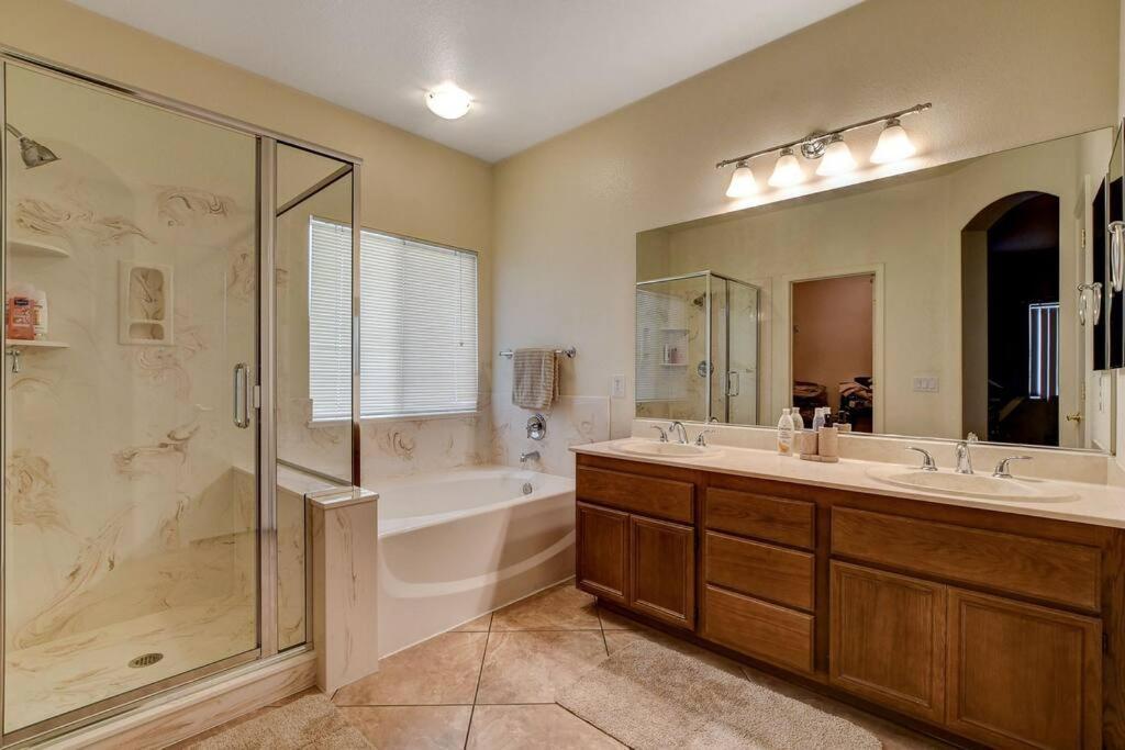 Unique Home! Pool, Jacuzzi 20 Percent Off For Longterm 420 Friendly Outside Only Holiday home Las Vegas
