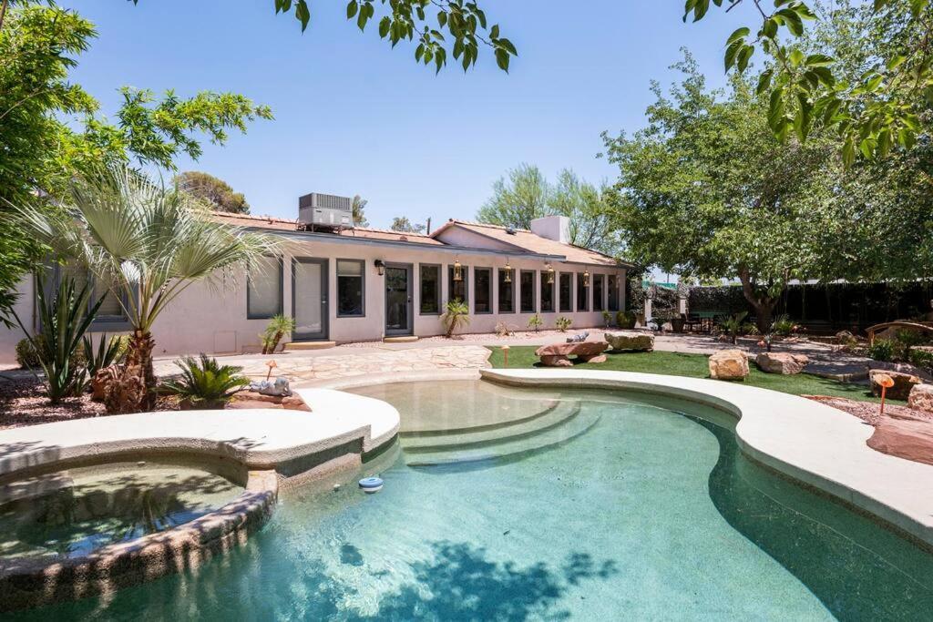 Resort-style Paradise W 2 Pools Holiday home *
