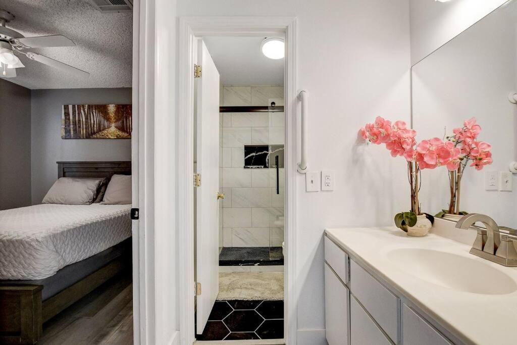 Resort-style Paradise W 2 Pools Holiday home Las Vegas