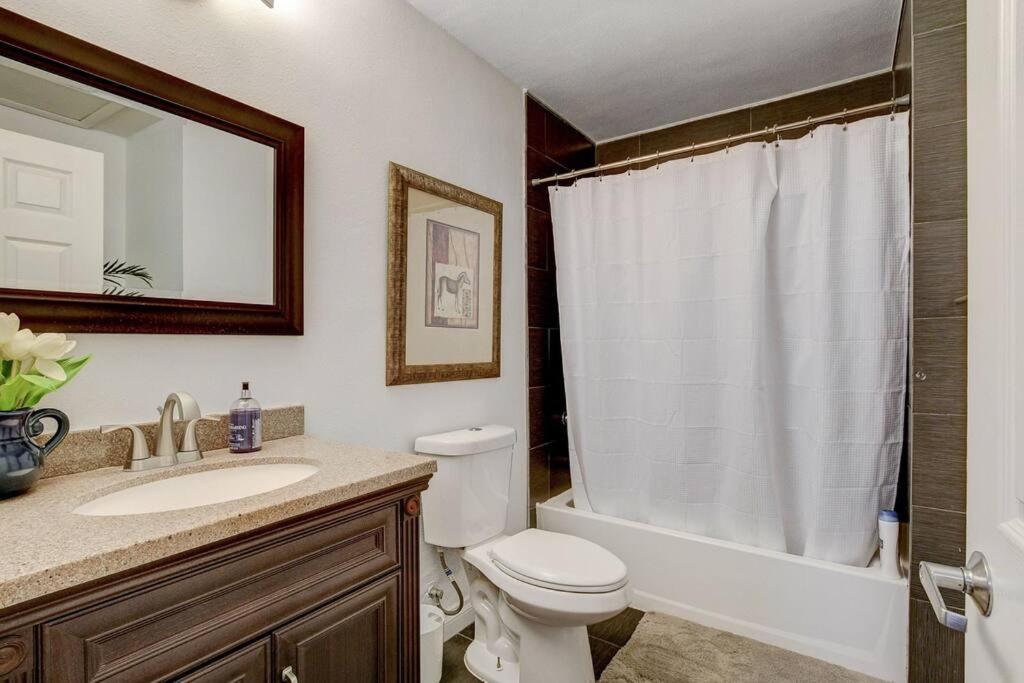 Resort-style Paradise W 2 Pools Holiday home Las Vegas