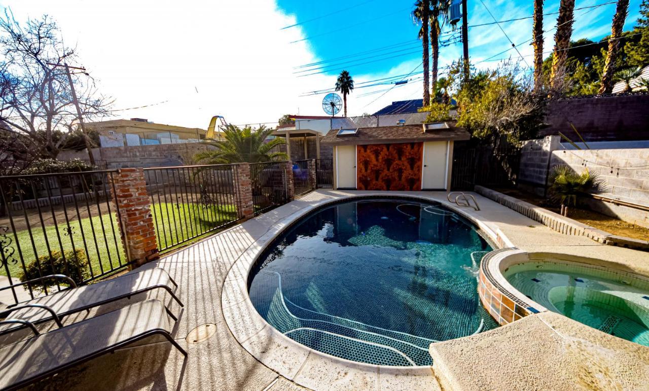 Holiday home Newer Ranch With Pool And Hot Tub Near The Strip And Freemont Street. Las Vegas