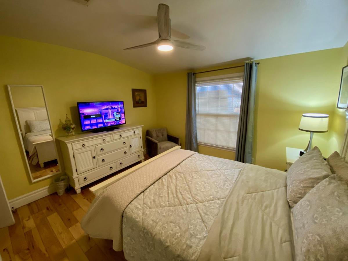Holiday home Newer Ranch With Pool And Hot Tub Near The Strip And Freemont Street. *