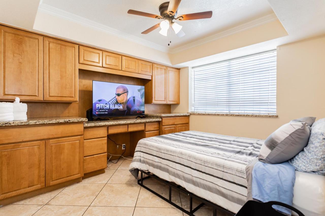 The Vegas Escape - Near The Airport/strip With Pool Holiday home *