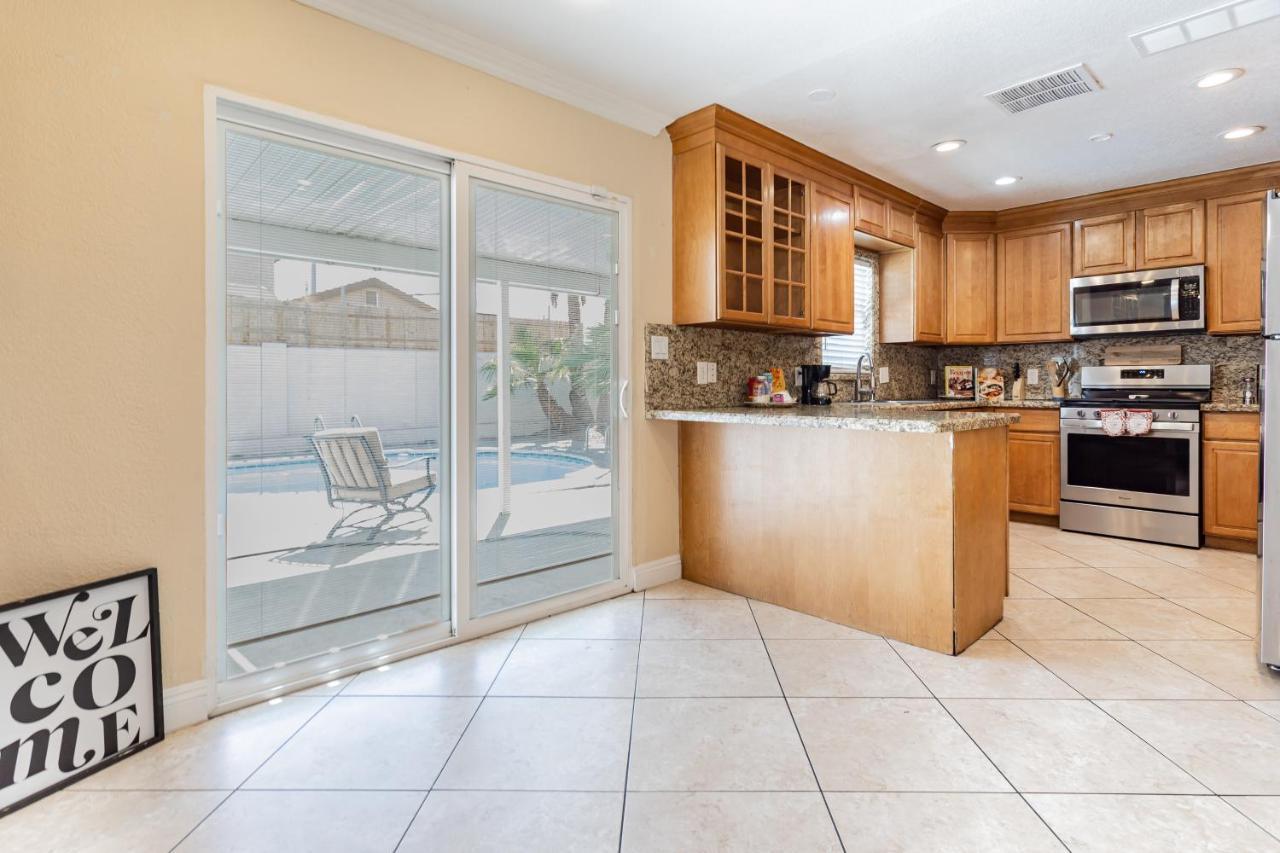 The Vegas Escape - Near The Airport/strip With Pool Holiday home *
