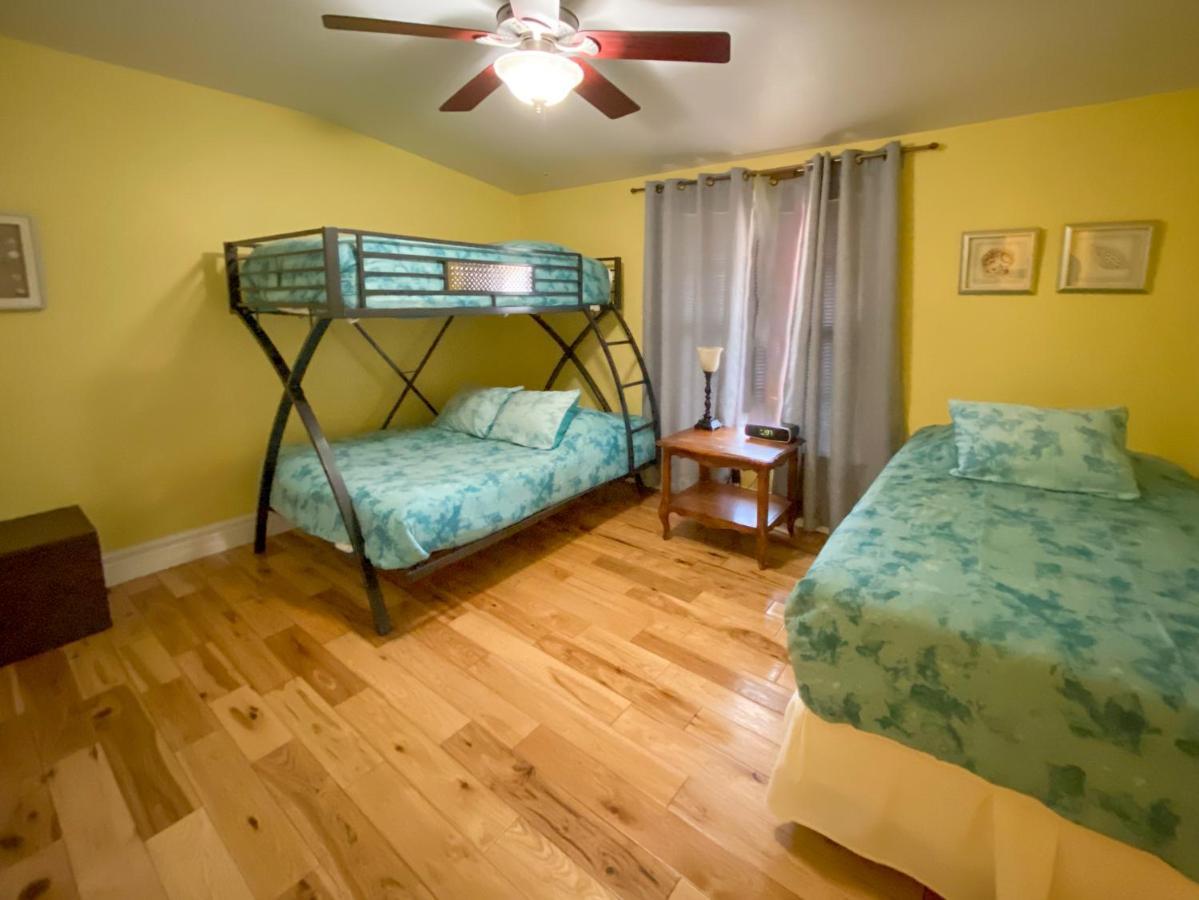 Holiday home Newer Ranch With Pool And Hot Tub Near The Strip And Freemont Street.