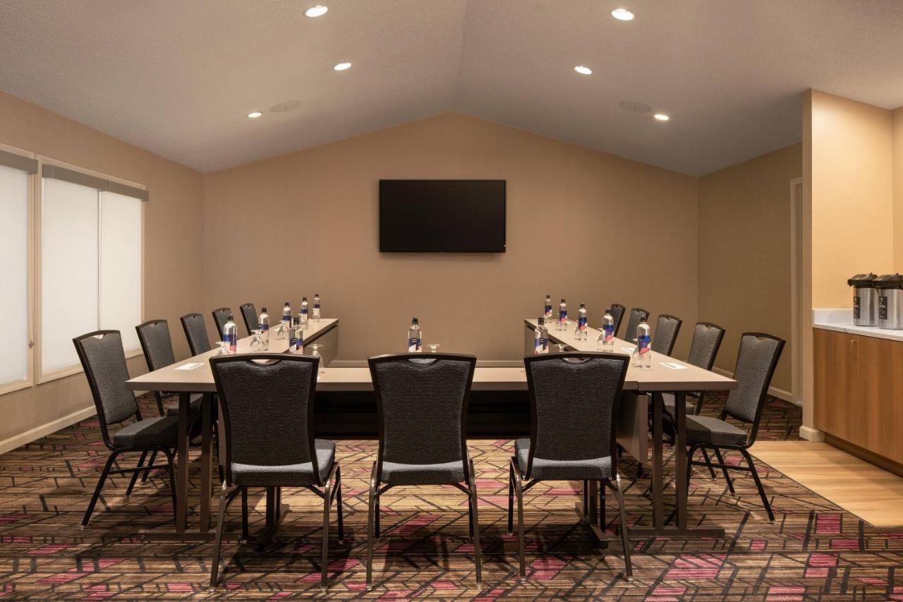 Hotel By Marriott Vegas Convention Center 3*