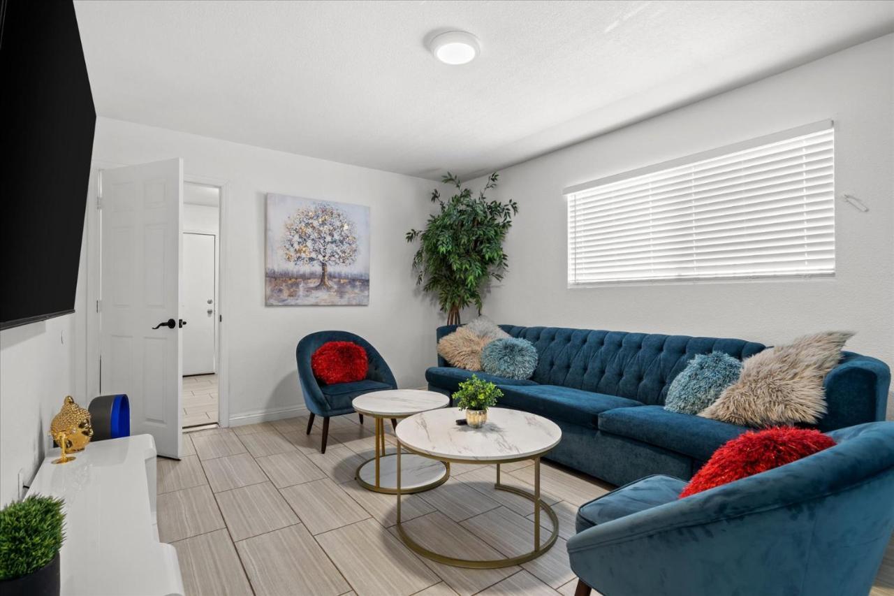 Holiday home 5 Mins To Vegas Strip, Casinos, Conventions, F1, Free Fast Wifi, 5 Roku Tvs, Massage Chair *