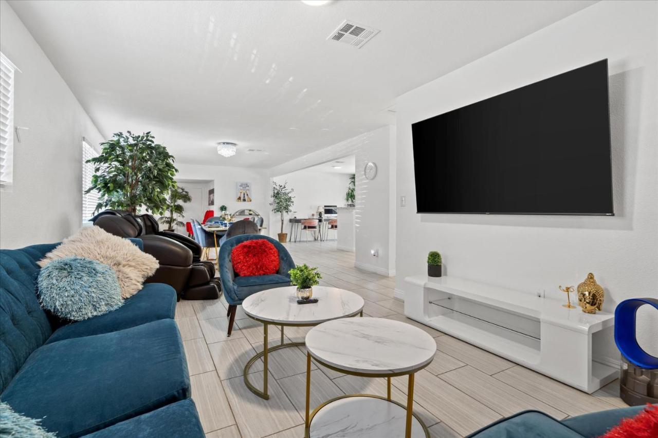 Holiday home 5 Mins To Vegas Strip, Casinos, Conventions, F1, Free Fast Wifi, 5 Roku Tvs, Massage Chair *