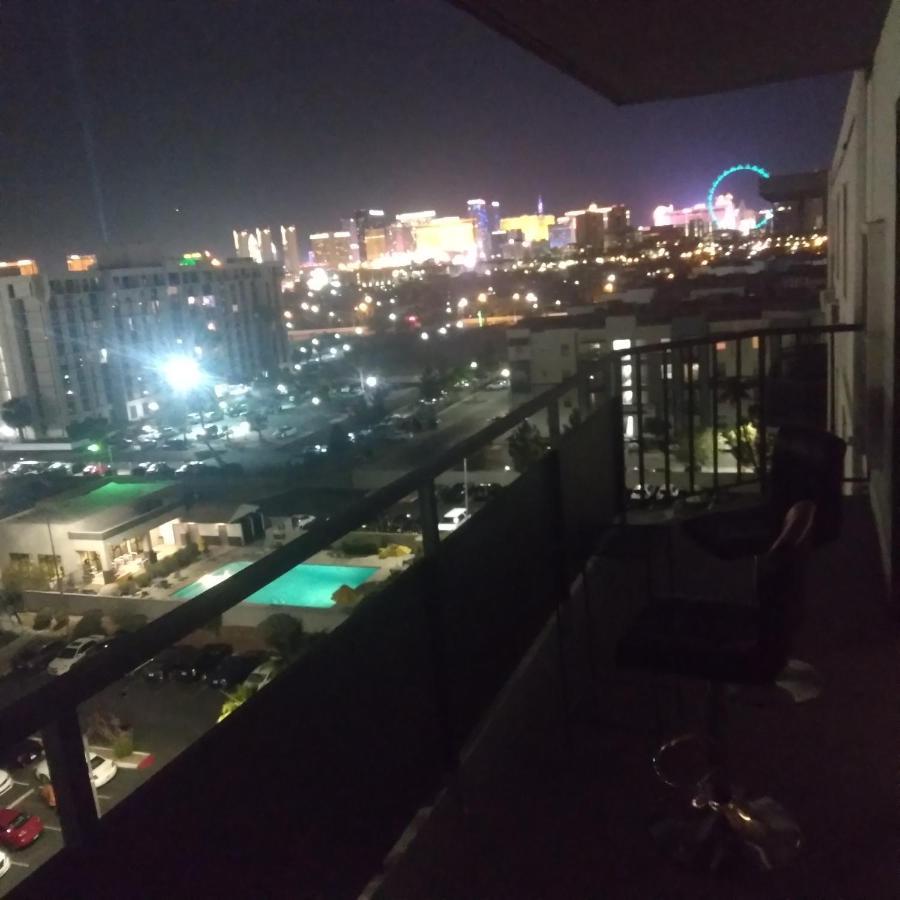 Apartment Lovely High-rise Steps Away From The Action Las Vegas