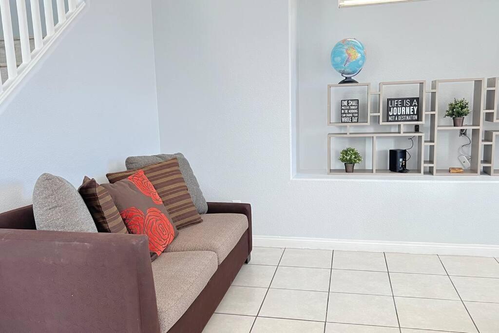Holiday home Mickelyn House- 5 Bedroom 3 Bath 5 Minutes To Speedway 18 Min To Strip Las Vegas