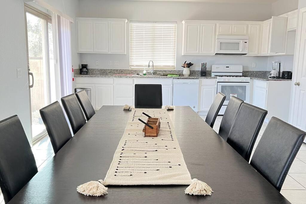 Holiday home Mickelyn House- 5 Bedroom 3 Bath 5 Minutes To Speedway 18 Min To Strip