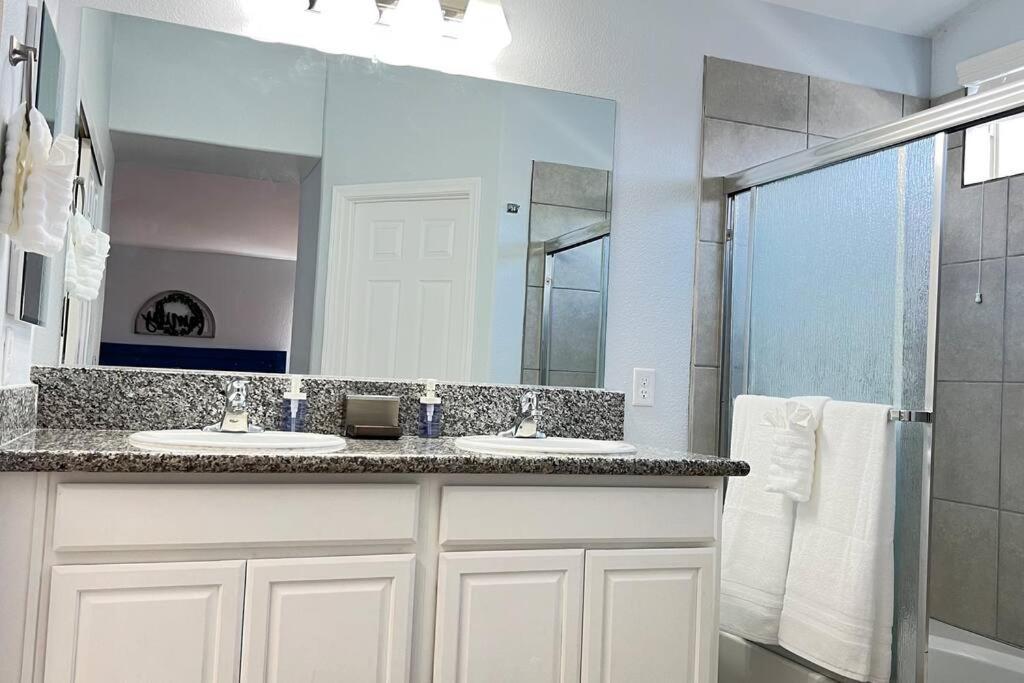 Mickelyn House- 5 Bedroom 3 Bath 5 Minutes To Speedway 18 Min To Strip *