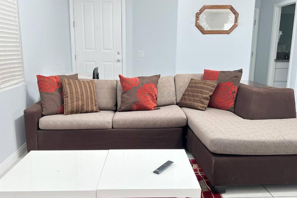 Mickelyn House- 5 Bedroom 3 Bath 5 Minutes To Speedway 18 Min To Strip * Las Vegas