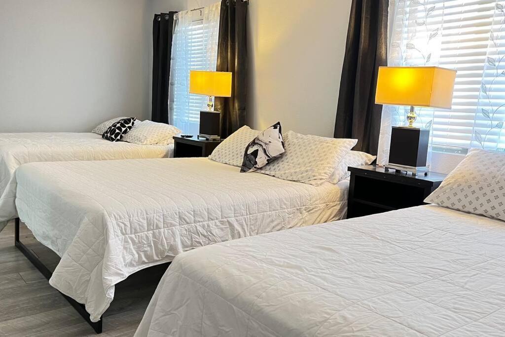 Mickelyn House- 5 Bedroom 3 Bath 5 Minutes To Speedway 18 Min To Strip * Las Vegas