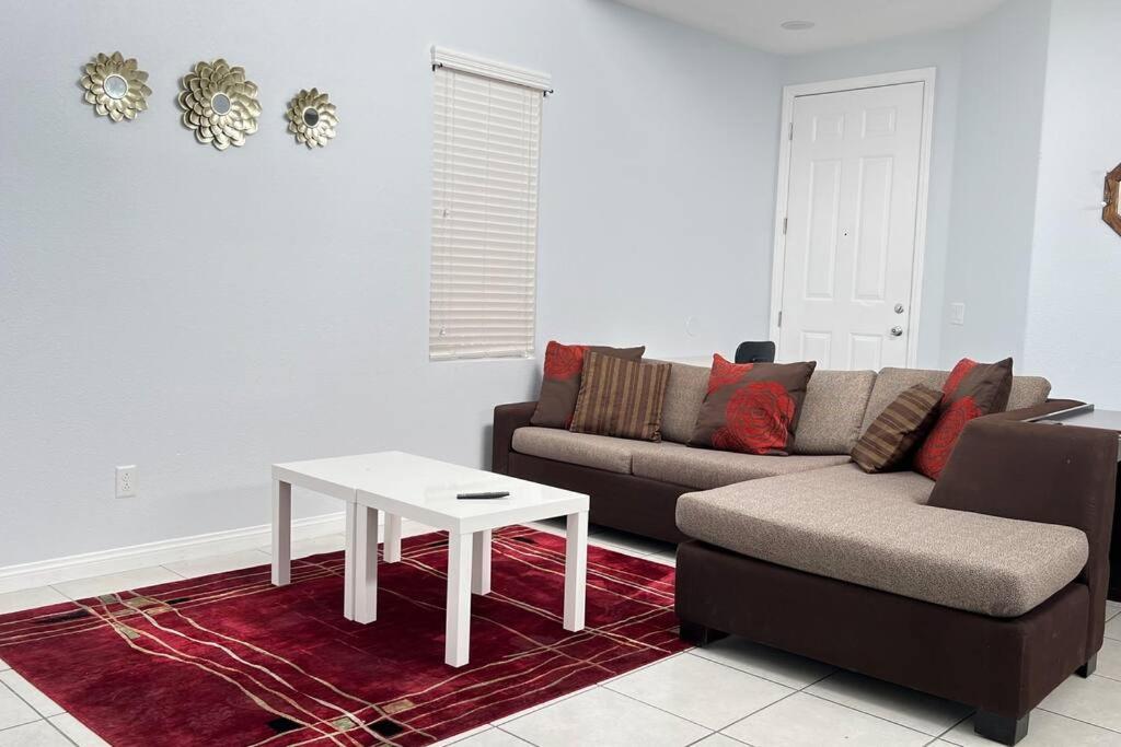 Holiday home Mickelyn House- 5 Bedroom 3 Bath 5 Minutes To Speedway 18 Min To Strip Las Vegas
