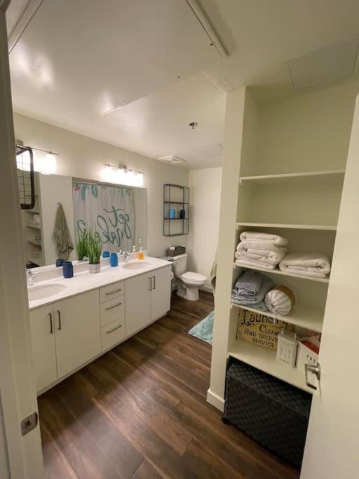 A Perfect Getaway In The Heart Of The Action Apartment