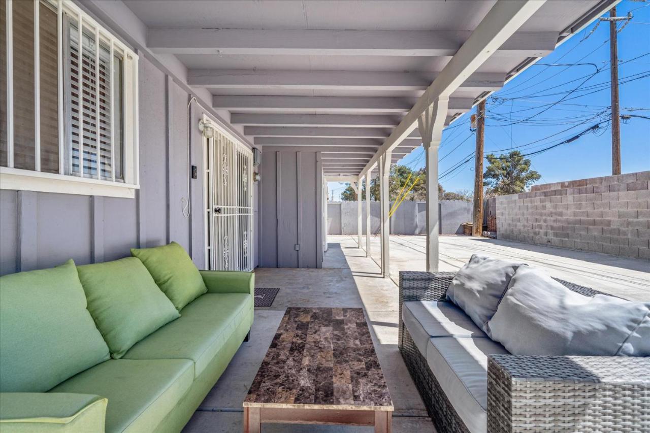 5 Mins To Vegas Strip, Casinos, Conventions, F1, Free Fast Wifi, 5 Roku Tvs, Massage Chair Holiday home Las Vegas