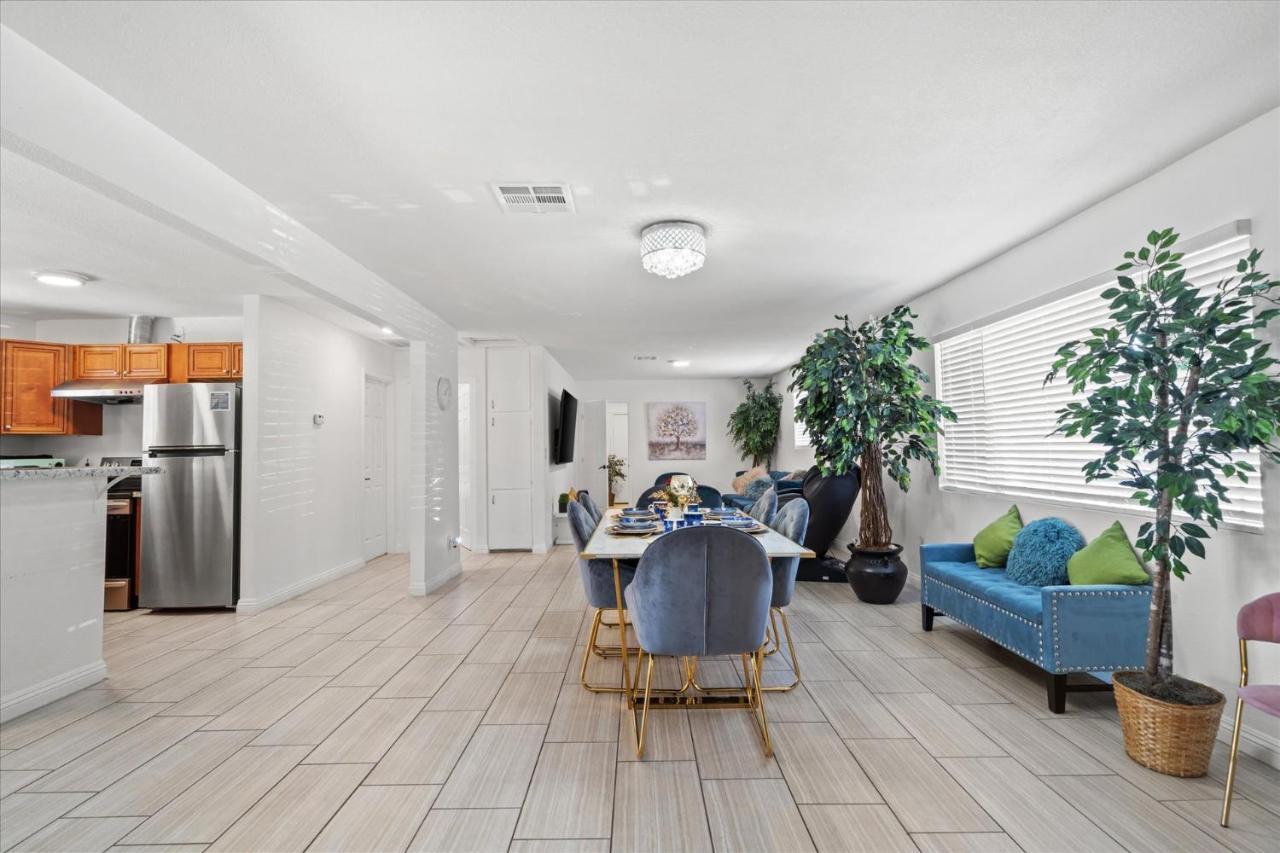 5 Mins To Vegas Strip, Casinos, Conventions, F1, Free Fast Wifi, 5 Roku Tvs, Massage Chair Holiday home *