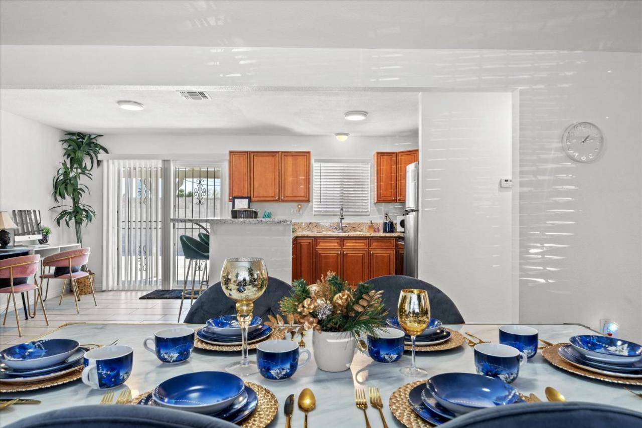 Holiday home 5 Mins To Vegas Strip, Casinos, Conventions, F1, Free Fast Wifi, 5 Roku Tvs, Massage Chair *