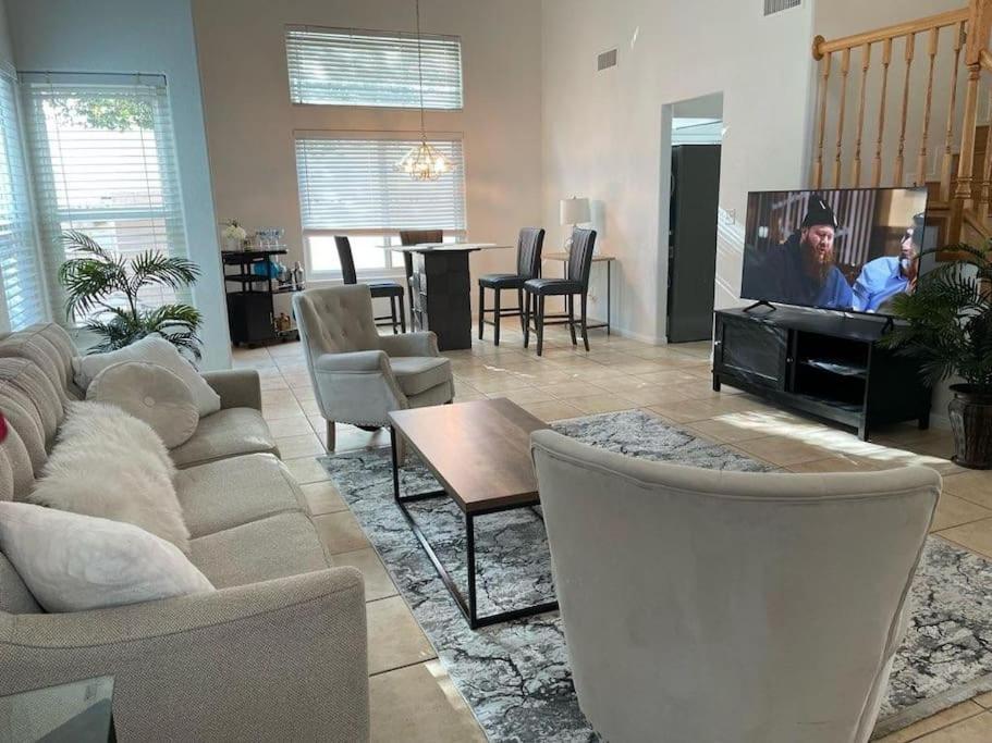 Apartment Work, Life, Luxury! Luxe Vegas W Firepit+pool *