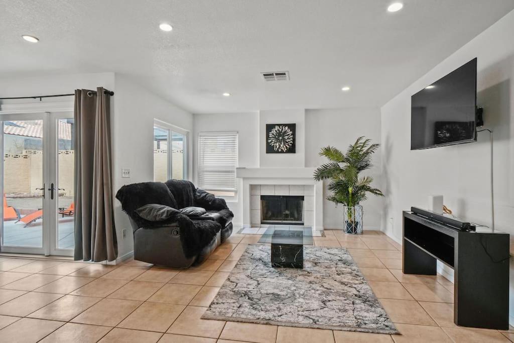 Work, Life, Luxury! Luxe Vegas W Firepit+pool *