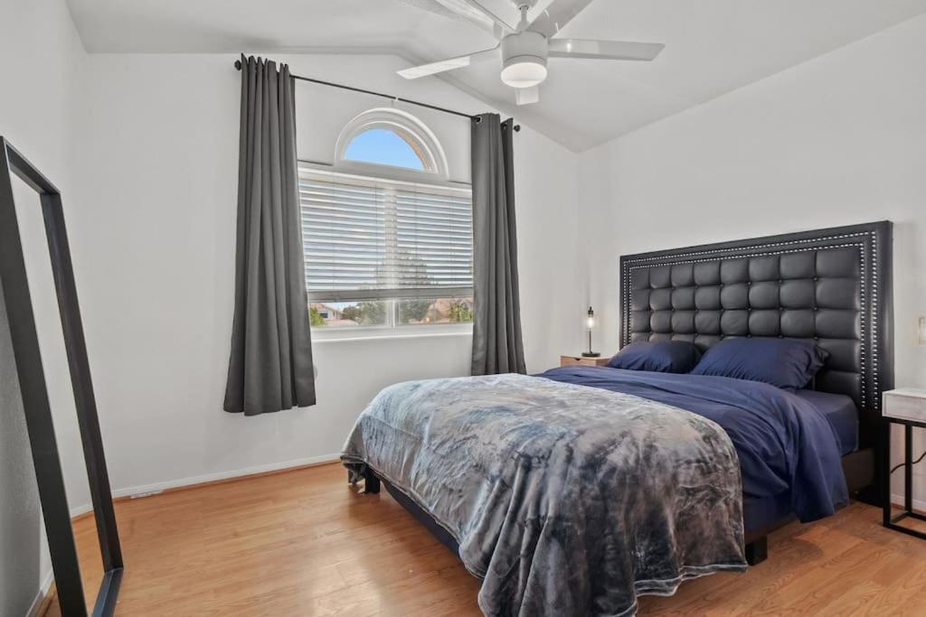 Work, Life, Luxury! Luxe Vegas W Firepit+pool Apartment Las Vegas